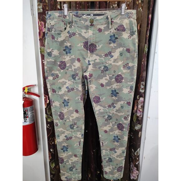 Women's Seven Jeans High Rise Straight Camo Floral Size 16 - Picture 3 of 16